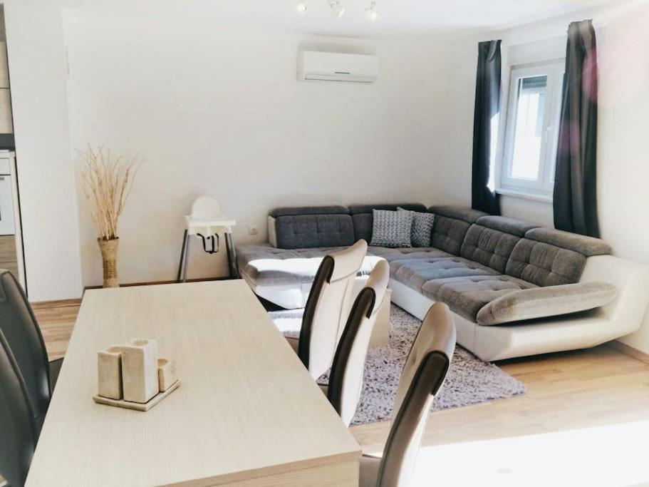 Liam Apartment Pula Luaran gambar
